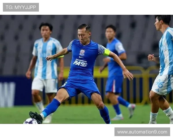 沪媒：薛庆浩缺席赛前最后一练 吴曦因面部伤情戴面具参与训练